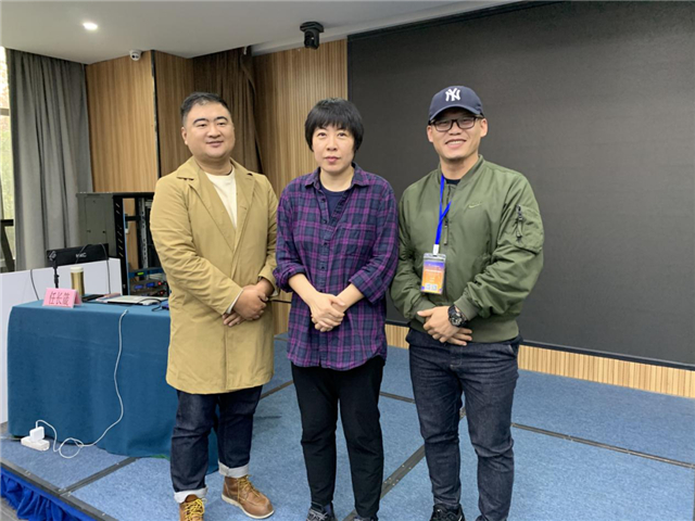 我院教师和任长箴导演合影一直以来,影视与传媒学院通过积极邀请国内