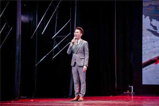 广西艺术学院影视与传媒学院2017级播音与主持艺术专业毕业晚会摩登熠